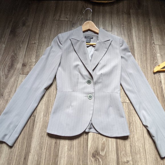 Vintage Women (S) - ANNEX Grey Pinstripe Suit: Machine-Washable - Picture 3 of 15